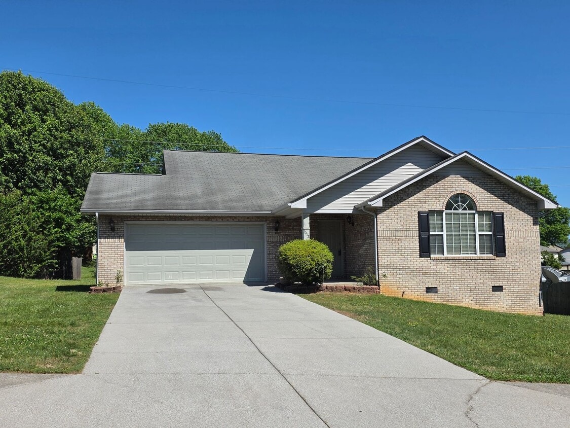 Maryville 37804 - 3 bedroom, 2 Bath Home , 2 car garage - Contact Donna Bailey (865) 389-6590 - Maryville 37804 - 3 bedroom, 2 Bath Home , 2 car garage - Contact Donna Bailey (865) 389-6590