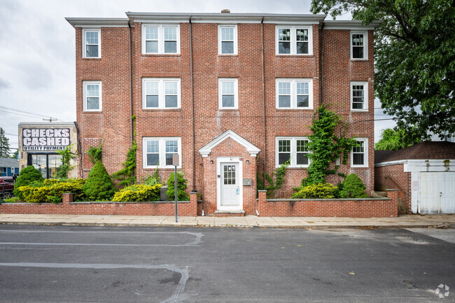 Entrada principal - Auburn Apartments