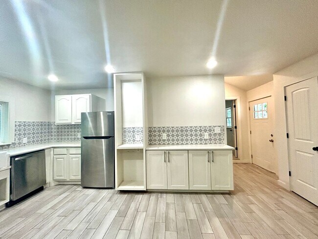Foto del edificio - Updated 3 Bed / 2 Bath home with Single Car Garage in Farmington