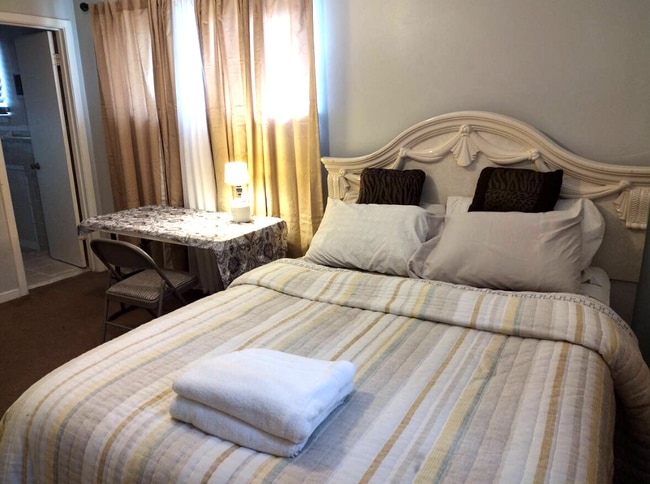 Building Photo - 4105 Azalea Dr