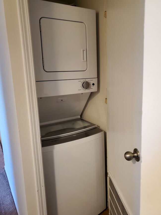 Interior Photo - Heatherbrook