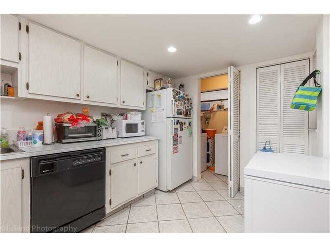 Building Photo - 6473 Racquet Club Dr