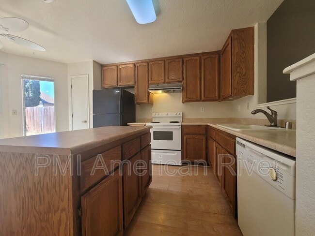 Foto del edificio - 8523 Cord Way