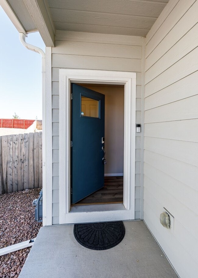 Building Photo - Lovely 3 Bed Townhouse in Lorson Ranch