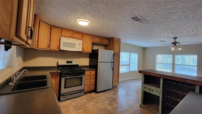 Building Photo - 4415 McKinney St
