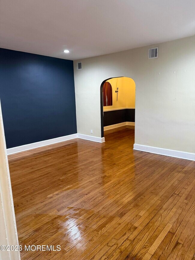 Foto del edificio - 12 Frances Pl