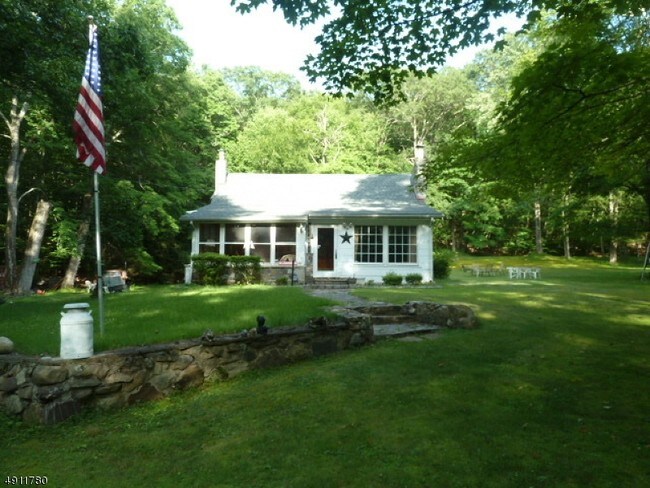 Foto del edificio - 860 Burnt Meadow Rd