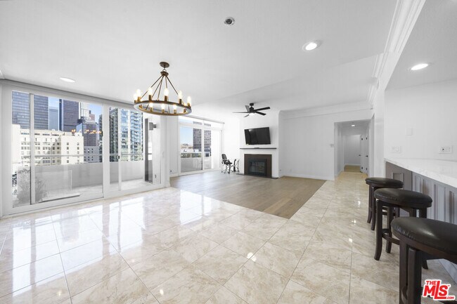 Foto del edificio - 600 W 9th St