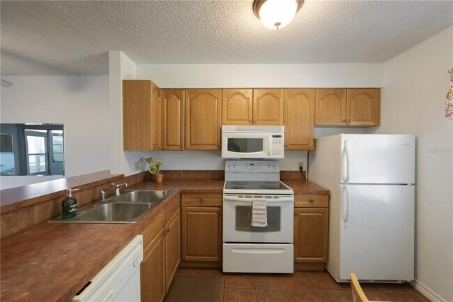 Foto del edificio - 13721 Mission Oaks Blvd