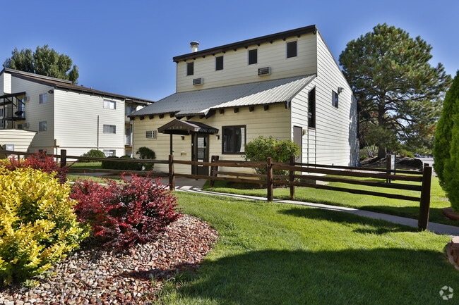 Building Photo - Parkwood Place