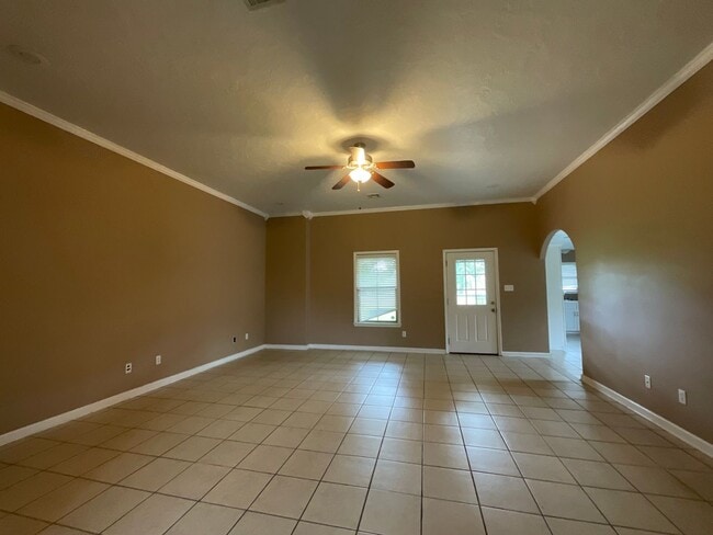 Building Photo - 110 Delia Dr