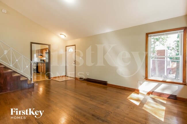 Building Photo - 2108 N Linden Ave