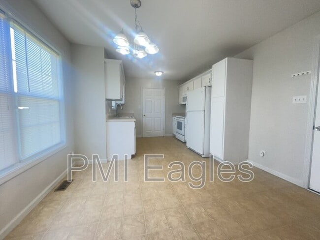 Building Photo - 102 Milard Ct