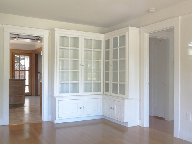 Building Photo - 1045 Leona Ct