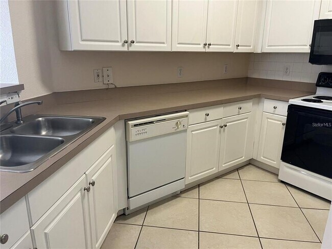 Foto del edificio - 4305 Bayside Village Dr