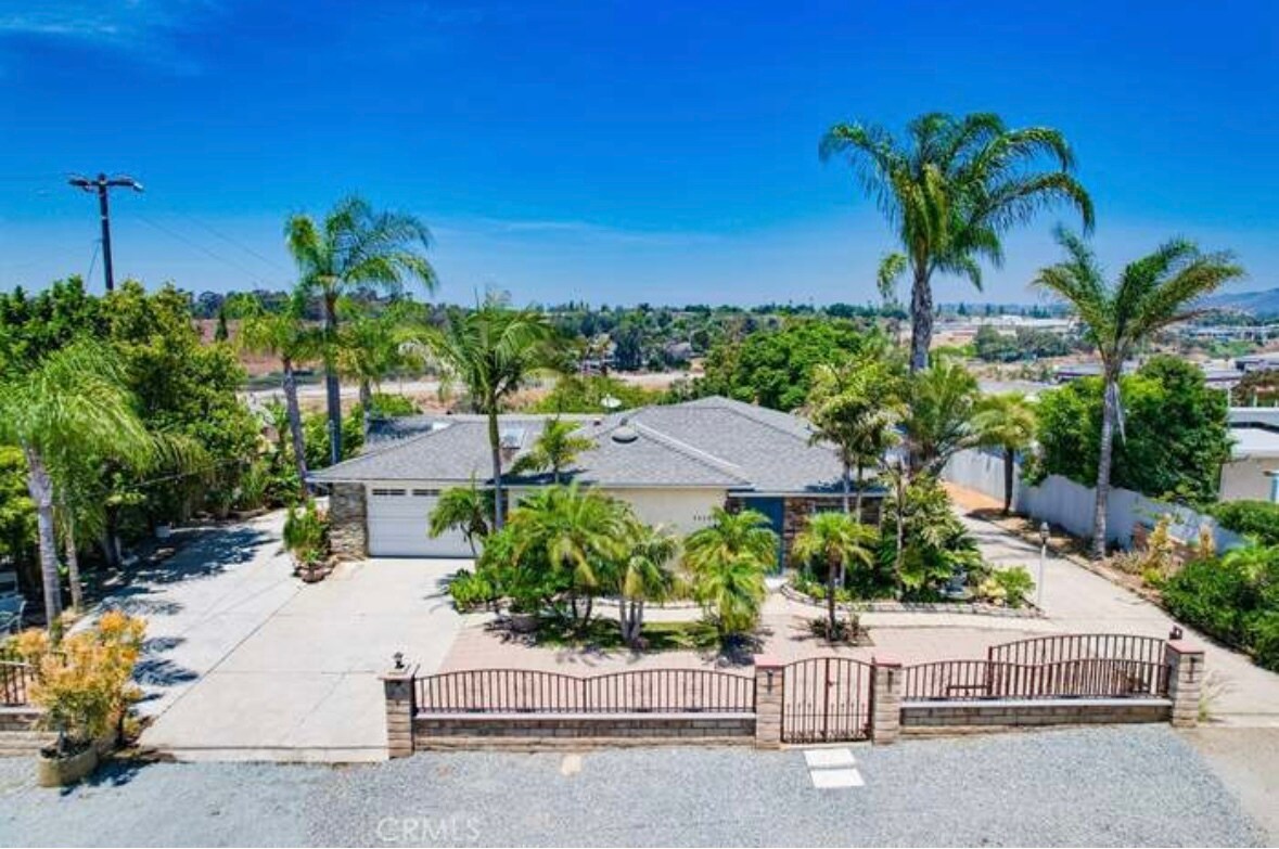 Primary Photo - 6620 MacArthur Dr