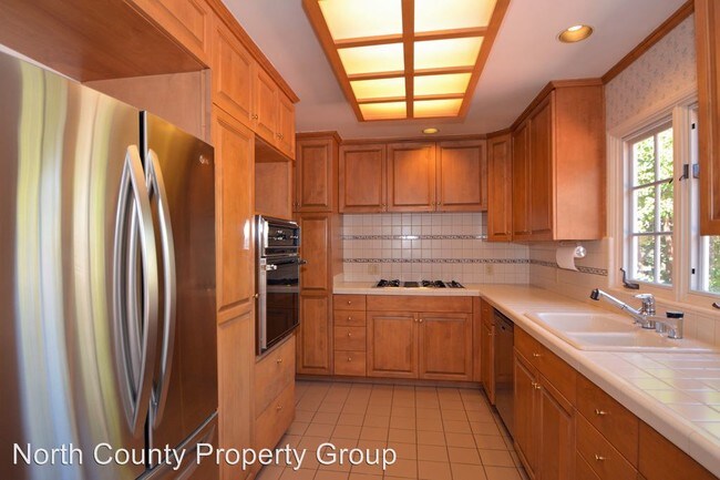 Building Photo - 6323 Avenida Cresta