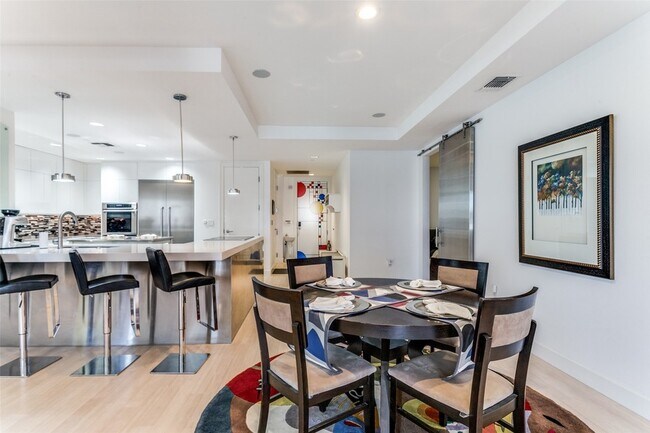 Photo - 1505 Elm St Apartment