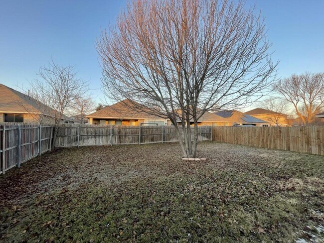 Foto del edificio - 625 Hutchins Dr