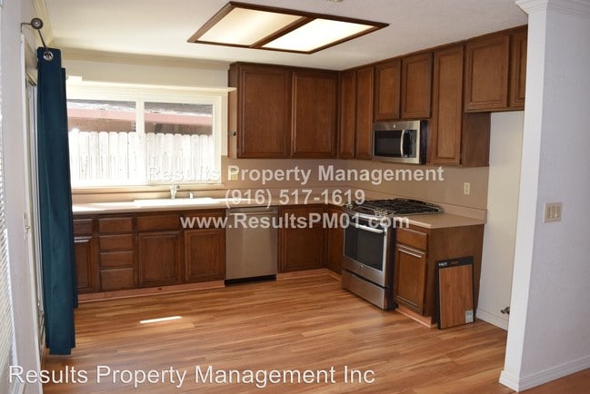 Building Photo - 4 br, 2.5 bath House - 8552 Stratus Dr