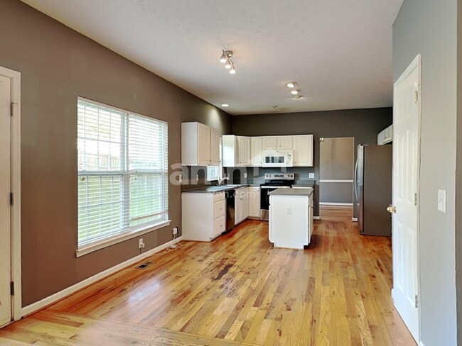 Building Photo - 7041 Calderwood Dr