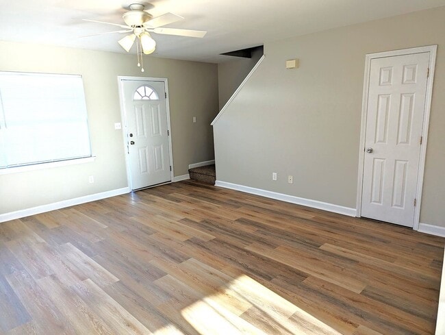 Building Photo - Charming 3 Bedroom Townhouse -53 Pirates Cove
