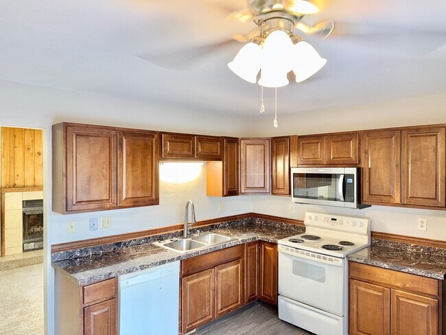 Foto del edificio - 2 Bedroom Townhome - walking distance to p...