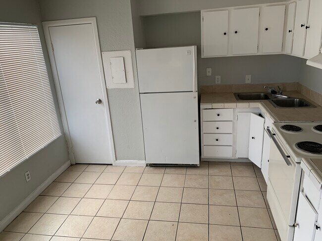 Building Photo - 2780 Menlo Square Dr