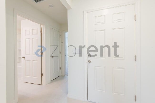 Building Photo - 9286 Sandy Bluffs Circle