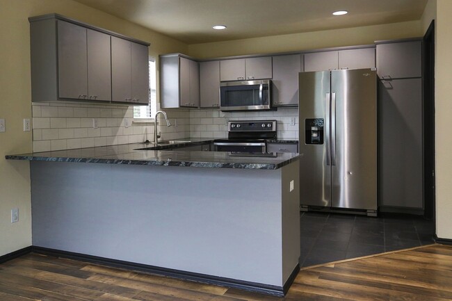 Building Photo - Modern 3BR/2BA Home in Jenks School Distri...
