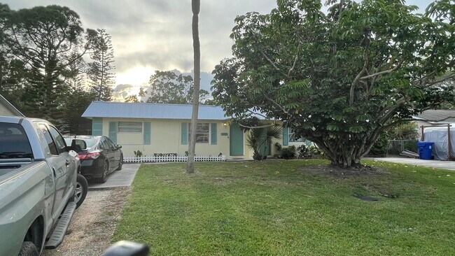 Building Photo - 1515 41st Ave