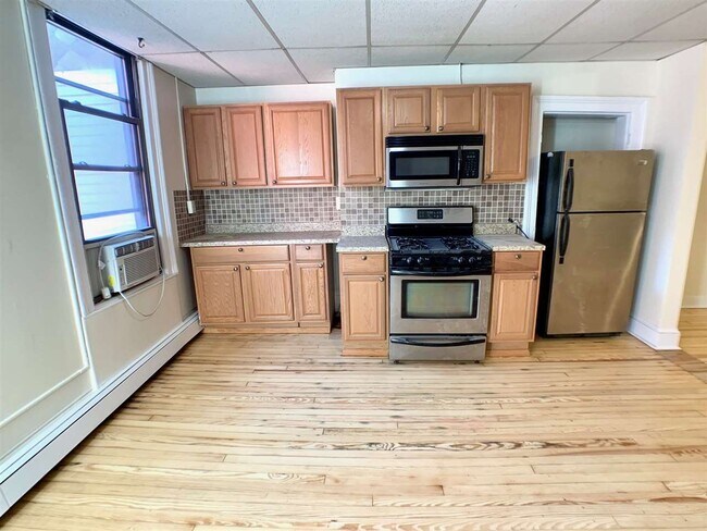 Foto del edificio - 329 Grand St