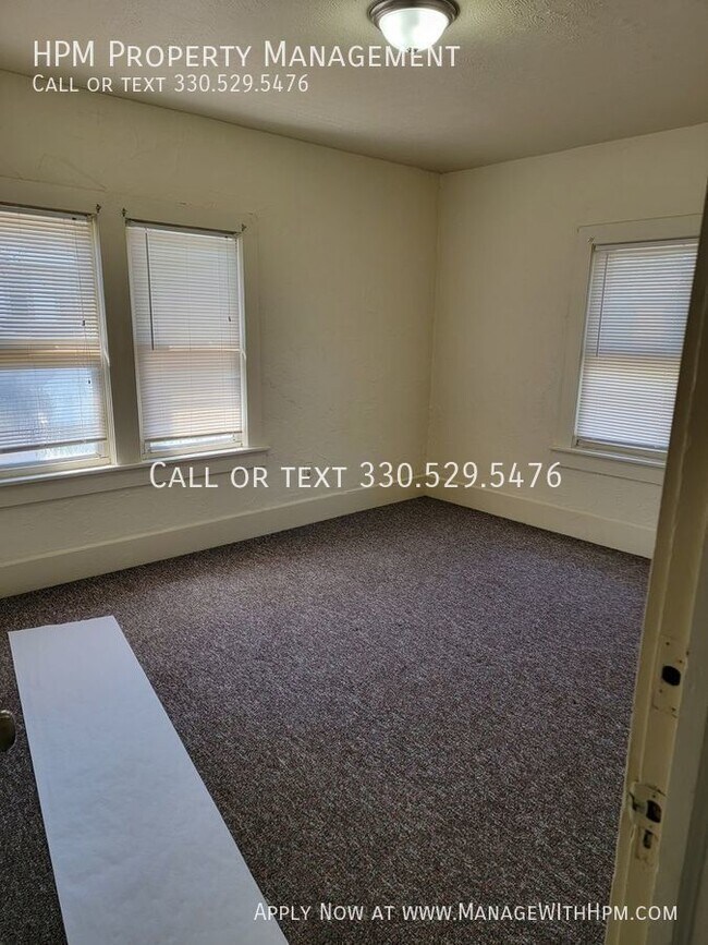 Building Photo - 2 bedroom townhouse near Akron university