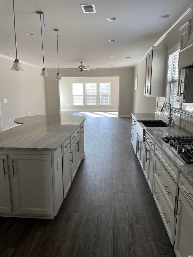 Building Photo - 6586 Sabbioni St