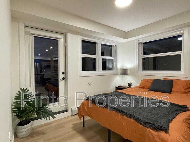 Building Photo - 8615-8108 108 St NW