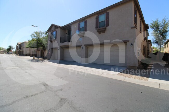 Building Photo - 8147 W Lynwood St