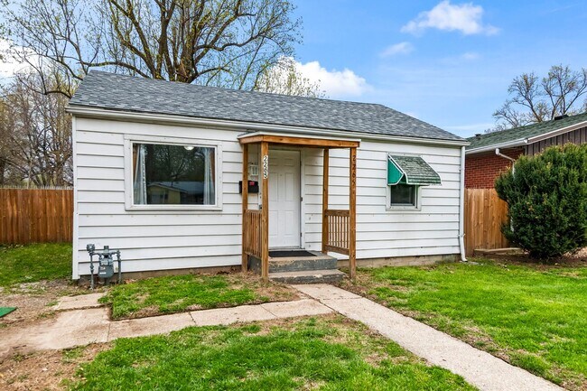 Building Photo - 2 bedroom home