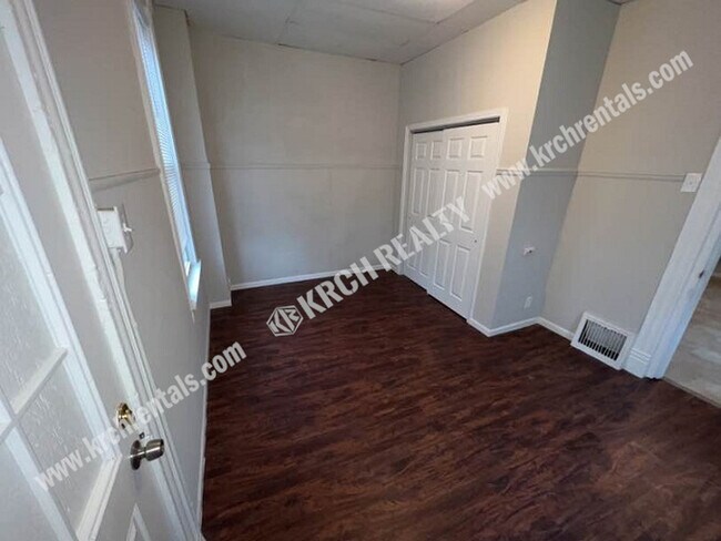 Building Photo - 1-Bedroom Brick Home in Mount Pleasant Nei...