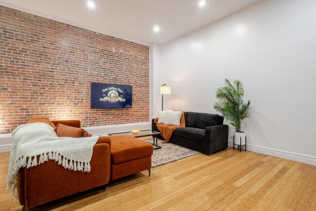 Photo du bâtiment - 56 Rue Notre-Dame Ouest-SI ID1602248P