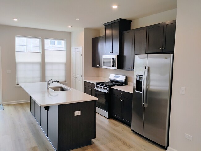 Building Photo - 936 Jenkins Ct