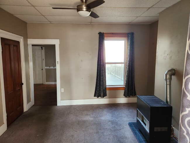 Building Photo - Large 1 Bedroom Downtown Nashua