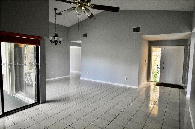 Building Photo - 15015 SW 52nd Ln