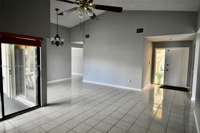 Foto del edificio - 15015 SW 52nd Ln
