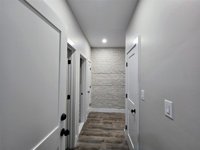 Building Photo - 145 Jericho Tpke
