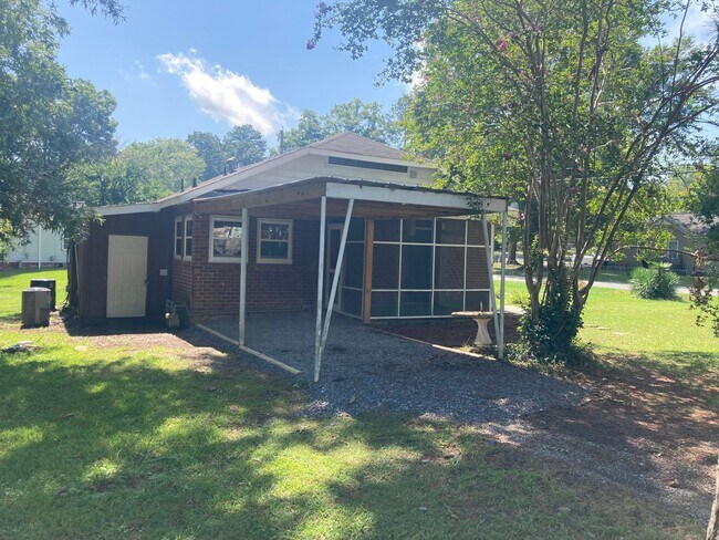 Foto del edificio - 326 N Elm St NW