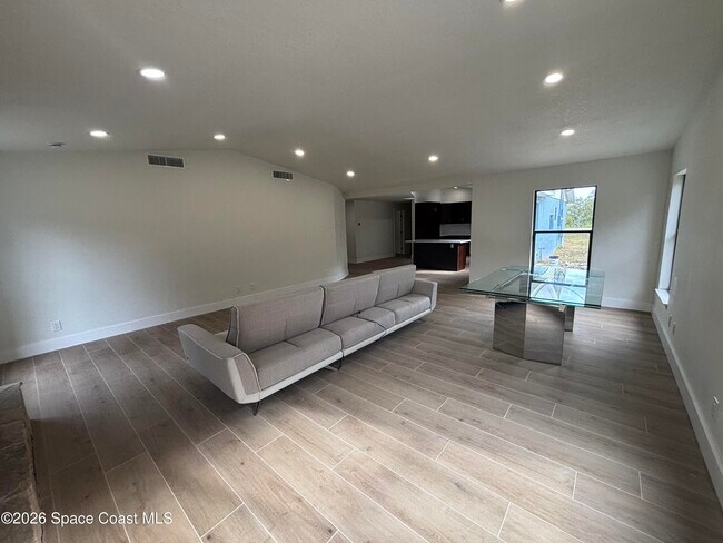 Building Photo - 6335 S Tropical Trail