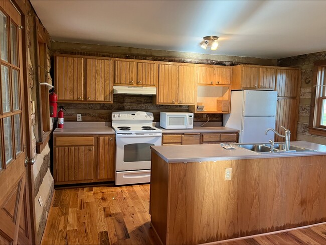 Cabin Country Kitchen - 38472 Nixon Rd