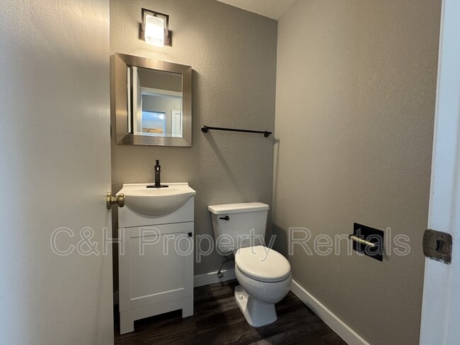 Building Photo - 3285 Canyon Dr