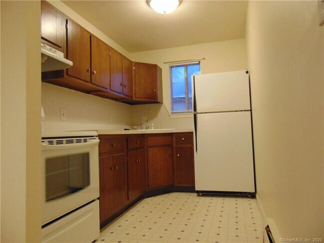 Building Photo - 87 Meadow St