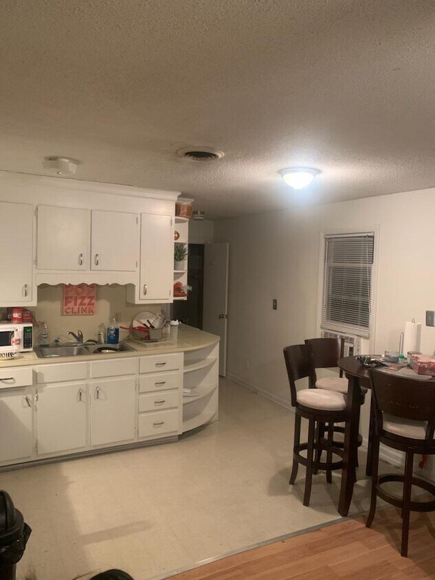 Kitchen - 101 S Jarvis St